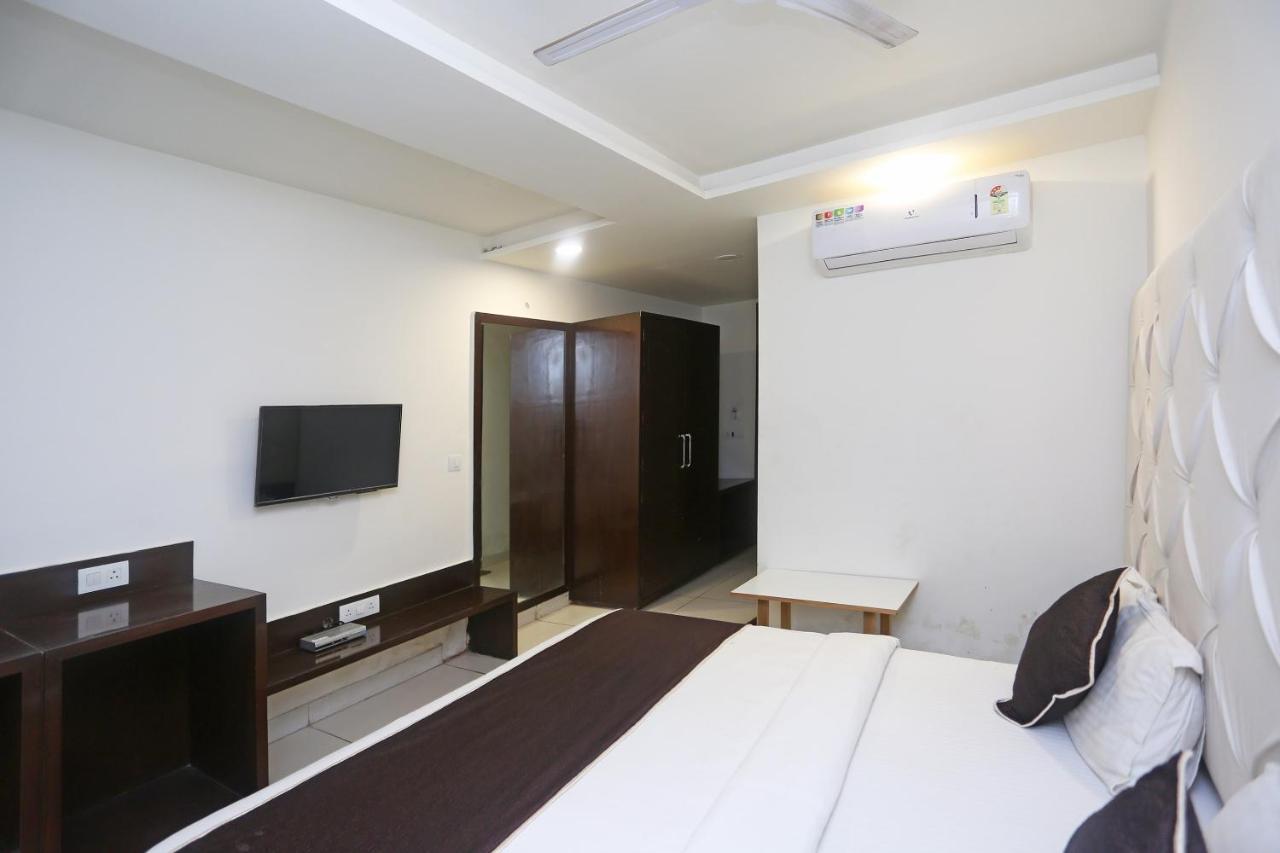 Oyo 18422 Central Grand Belanganj Εξωτερικό φωτογραφία