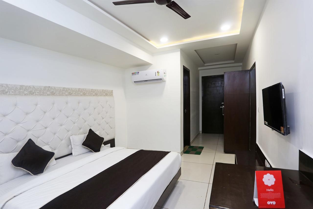 Oyo 18422 Central Grand Belanganj Εξωτερικό φωτογραφία