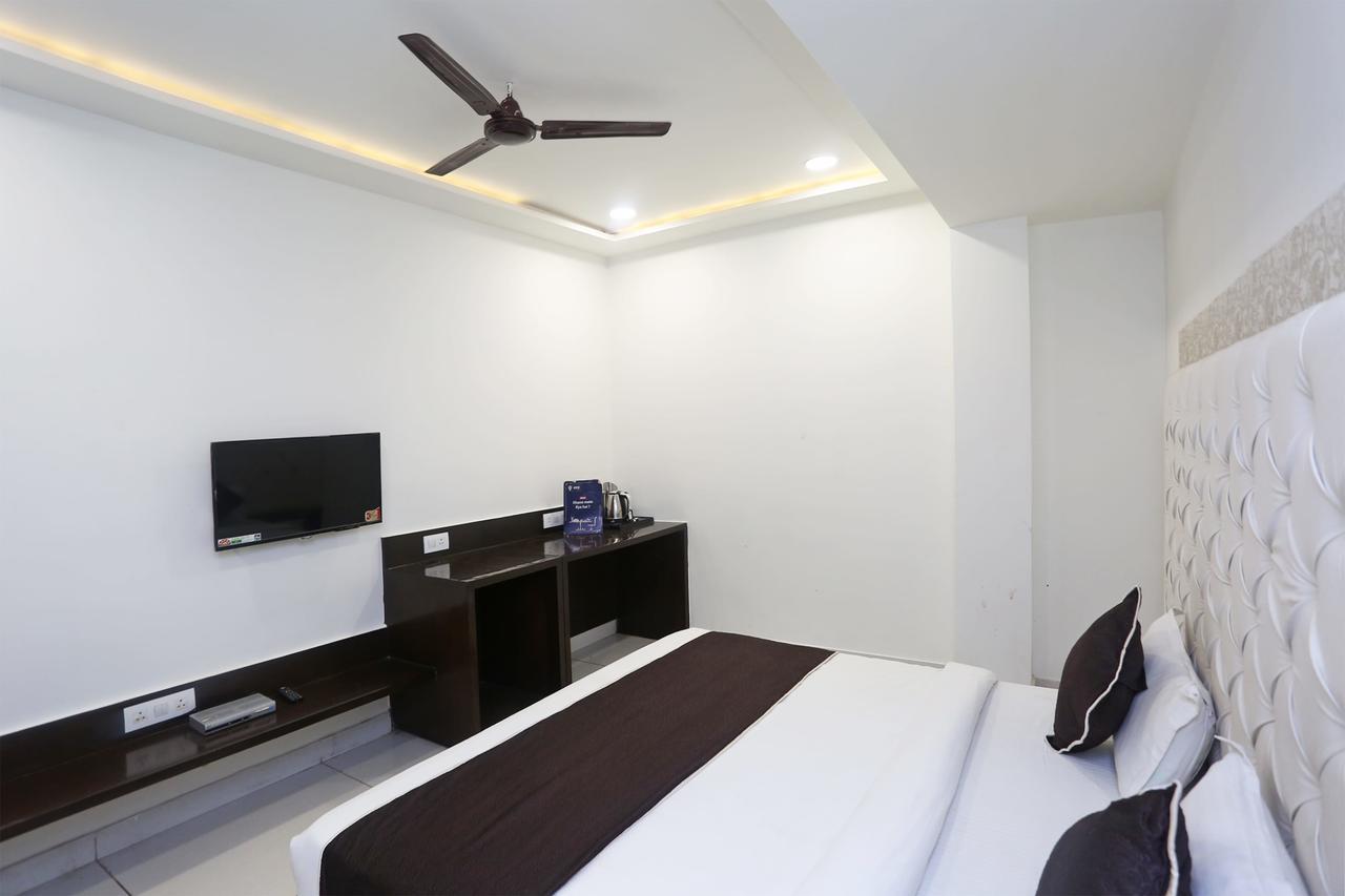Oyo 18422 Central Grand Belanganj Εξωτερικό φωτογραφία