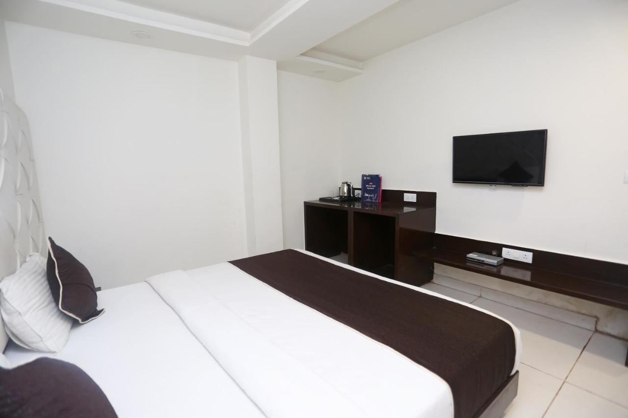 Oyo 18422 Central Grand Belanganj Εξωτερικό φωτογραφία